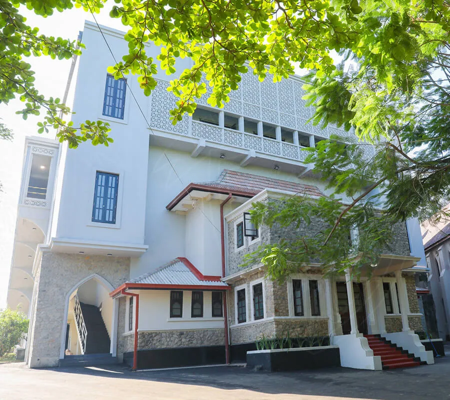 Hillwood College heritage building in Kandy